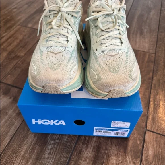 Hoka Clifton 10 Seafoam size 9.5B - Picture 2 of 4